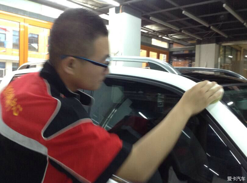 東營美佳汽車服務中心 專業漆面護理，煥新奔馳GLK300的奪目光彩